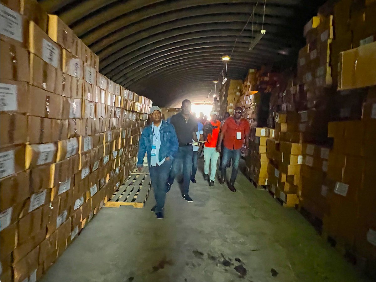 Yon sèl pwogram ofisyèl toupatou nan tout lekòl nan peyi a, se yonn nan objektif #LivInik la. Jodi a, mwen pase ankouraje pèsonèl yonn nan antrepo Liv <a href="/MENFP_Education/">MENFP Education Haiti</a>. Liv sa yo ap distribiye gratis nan tout lekòl nan peyi a selon pwogram rantre lekòl 2023-2024 gouvènman an.