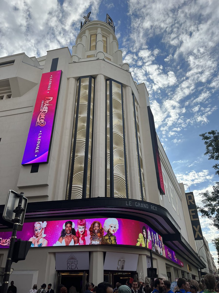 FranckDevoir's tweet photo. Le cinéma du dimanche soir a bien changé… et c’était incroyable ! 🤫 #DragRaceFrance 🇫🇷 https://t.co/4Tlbi7jshu