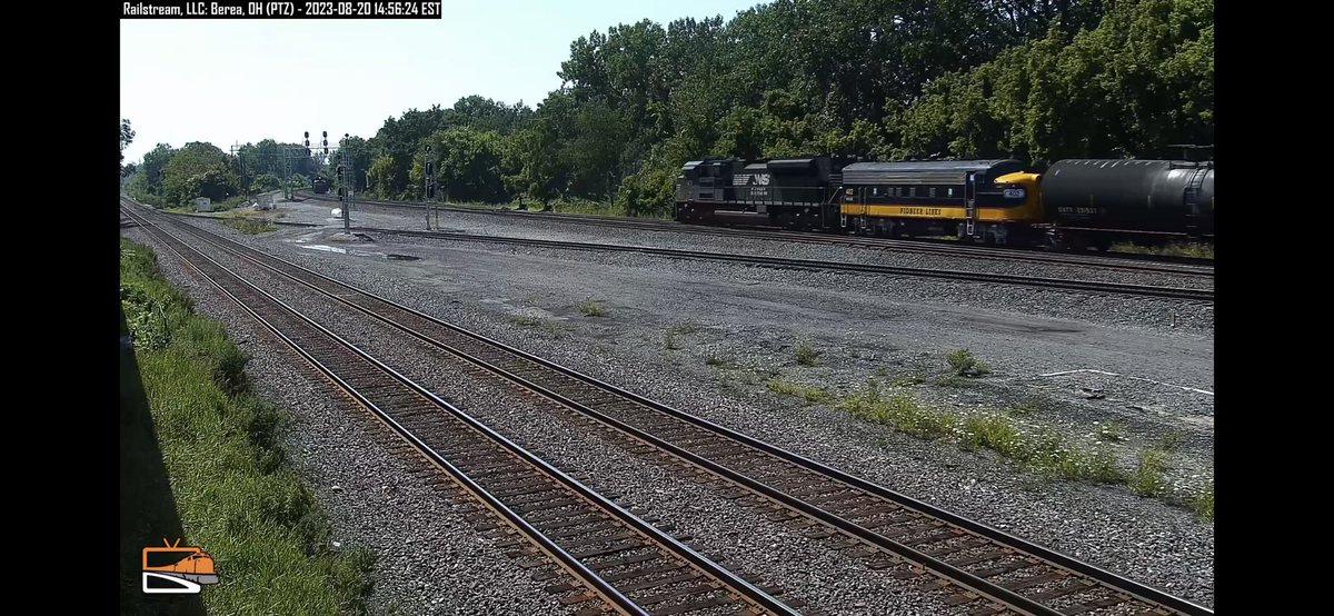 railstream's tweet image. Anyone know where this Pioneer Lines F Unit is heading? Saw it today on this @nscorp westbound passing the Berea #railcam