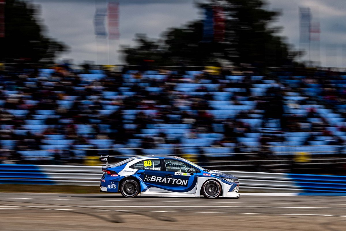 Motor1Argentina's tweet photo. 🔹Primer triunfo internacional del Toyota Corolla TCR fabricado en Argentina
🔹Lo logró el argentino Esteban Guerrieri en Uruguay, con uno de los autos carrera-cliente producidos en Zárate.
🔹Fotos y videos: https://t.co/dYQ8dIbfkR https://t.co/xX32Klo781