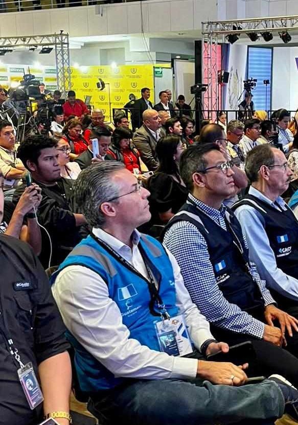 CACIFGuatemala's tweet photo. #PROE2023
Miembros del Programa de Observación Electoral #PROE de #CACIF participaron en la puesta en cero del sistema Trep previo a dar inicio el conteo de votos del balotaje #EleccionesGT2023 https://t.co/31Vx2nV3rq