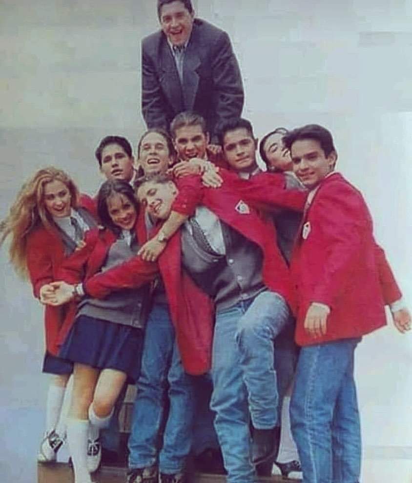 Clase aparte fue una serie de televisión colombiana producida por RTI Televisión en 1994.  Tuvo dos temporadas, la primera se emitió en 1994 en el horario de los sábados por la tarde y la segunda se emitió en 1995 en el horario de los domingos por la tarde.