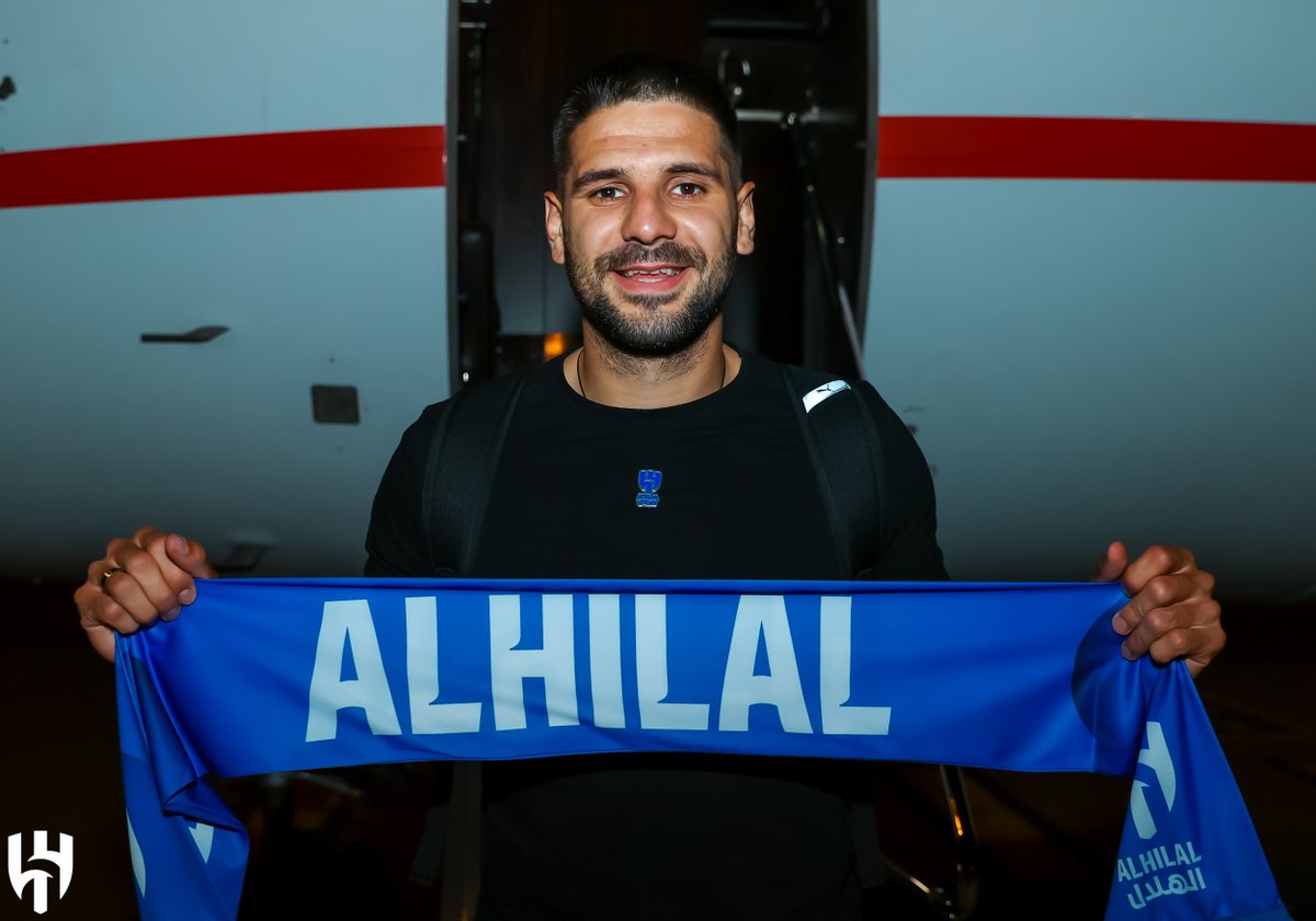 Alhilal_EN's tweet photo. Guess who’s here, the man him self .. MITRO 🤩

#AlHilal
#Mitro_Hilali 💙 https://t.co/cdC0YNpLXG