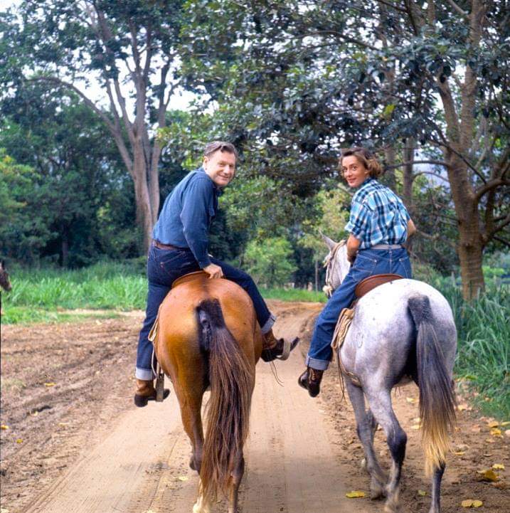 geronimomaneiro's tweet photo. Nelson Rockefeller y su esposa Margaretta Fitler disfrutando de su luna de miel en Venezuela en 1963, en su hacienda Monte Sacro ubicada en Bejuma, estado Carabobo. Rockefeller fue gobernador de Nueva York (1959-1973), y Vicepresidente de Estados Unidos (1974-1977) https://t.co/iCnkaBl8HG