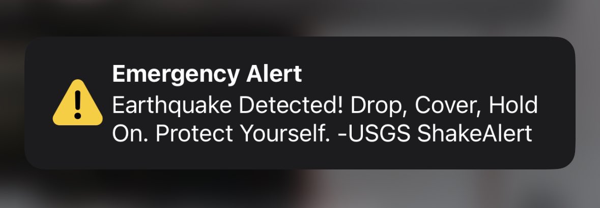 Everyone in LA rushing to Twitter for the first time in a month