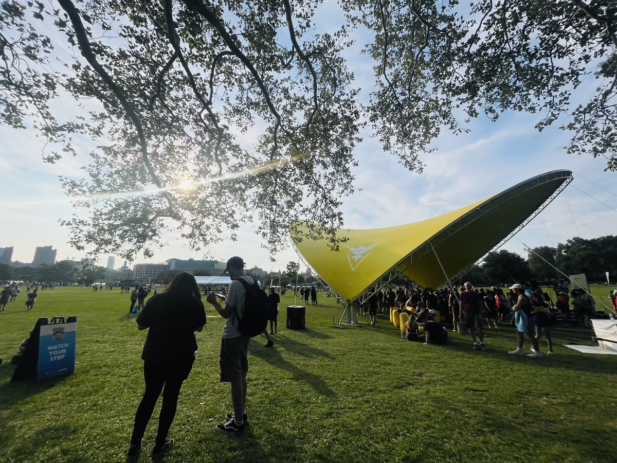 johnhanke's tweet photo. Winding down an amazing #PokemonGoFest2023 in NYC! 🌅🚶🚶‍♀️🙂 https://t.co/oCBtP2ZM38