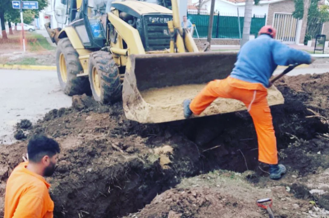 minplan_er's tweet image. 🏗 Con un avance del 60 por ciento continúa la ejecución de desagües cloacales de #Segui

👷 La obra implica una inversión de más de 173 millones de pesos y consiste en el reemplazo de la red de colectoras existentes.

📌 Nota: bit.ly/47CT8zD

#entrerios #obras #cloaca