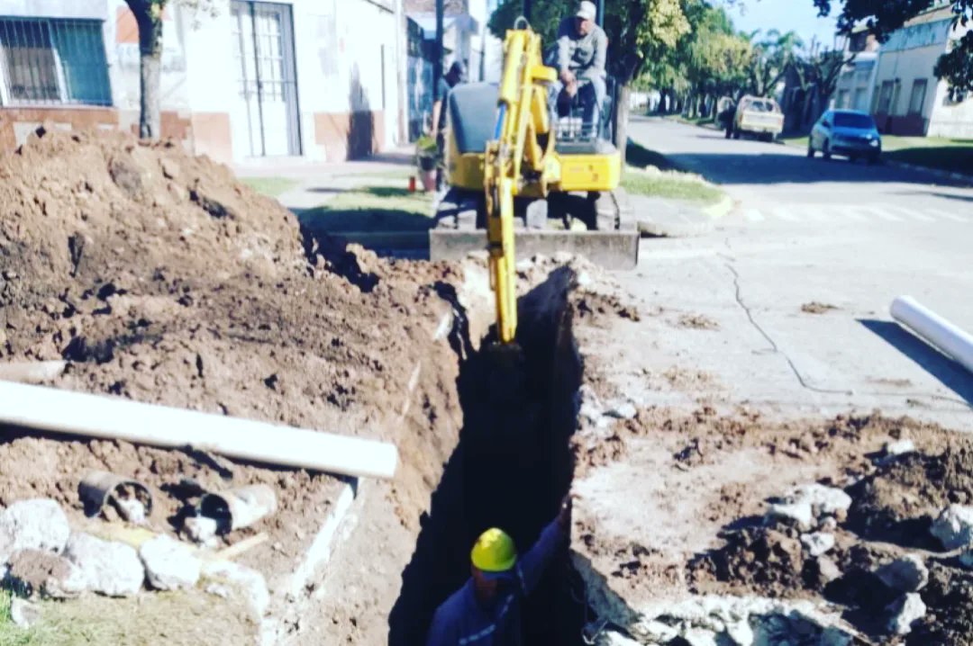 minplan_er's tweet image. 🏗 Con un avance del 60 por ciento continúa la ejecución de desagües cloacales de #Segui

👷 La obra implica una inversión de más de 173 millones de pesos y consiste en el reemplazo de la red de colectoras existentes.

📌 Nota: bit.ly/47CT8zD

#entrerios #obras #cloaca