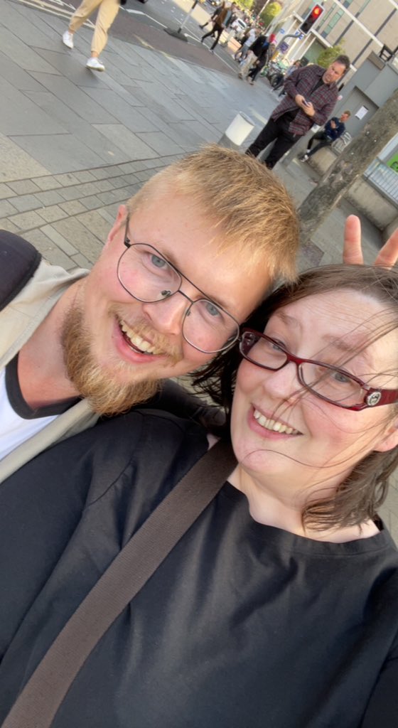 RadioLeggy's tweet image. Yesterday had a little #periscope meet up with @ItsSean0 whom I met for the first time. We had a little mooch around #EdFringe and saw @bookishcomedy by @georgewhatup (I really liked him, go see it!) and @DaveChawner (always a legend) both at @freefringefest Counting House!