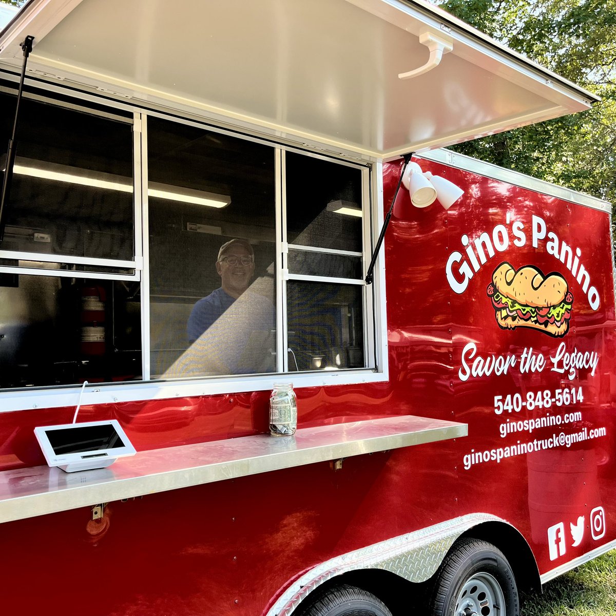 Gino's Panino tweet media