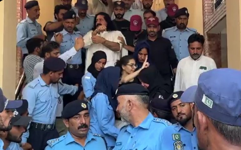 nimrahakeem's tweet image. What a sight to see! #Imaan and #AliWazir can't stop winning hearts.