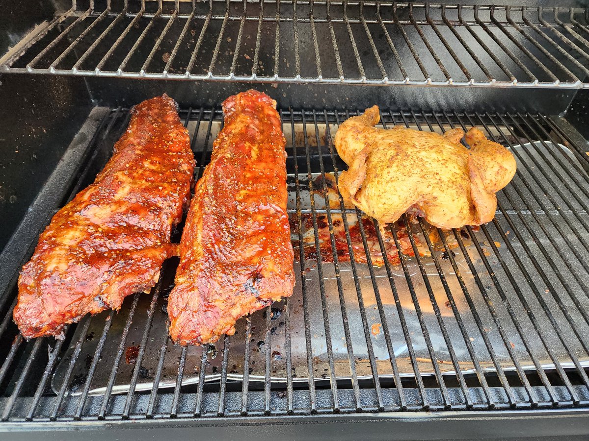 IntoxShadow's tweet photo. Just taking the old @TraegerGrills out for a spin today. https://t.co/n3wsJs24Xn