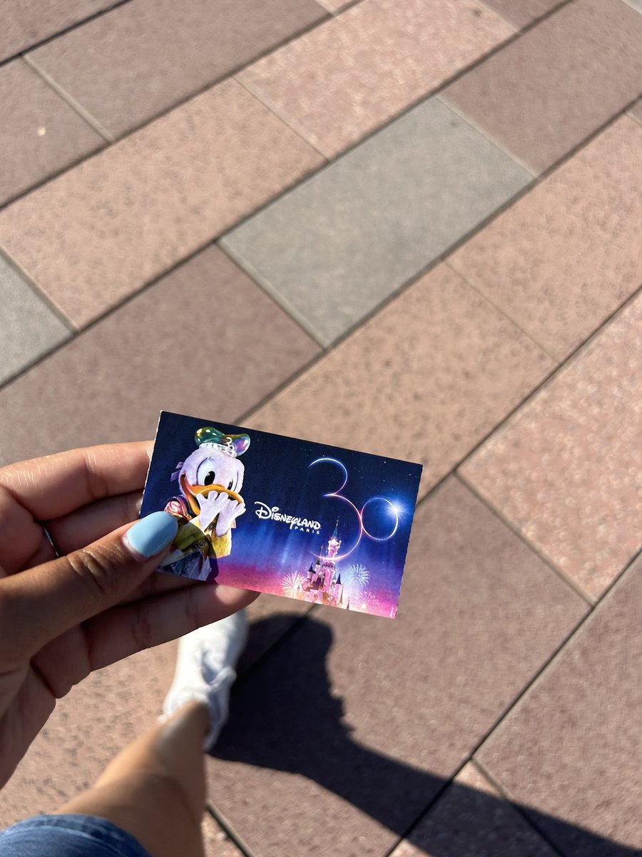 maegls_'s tweet photo. Mon premier Disney ❤️ https://t.co/xItrk1YEeX
