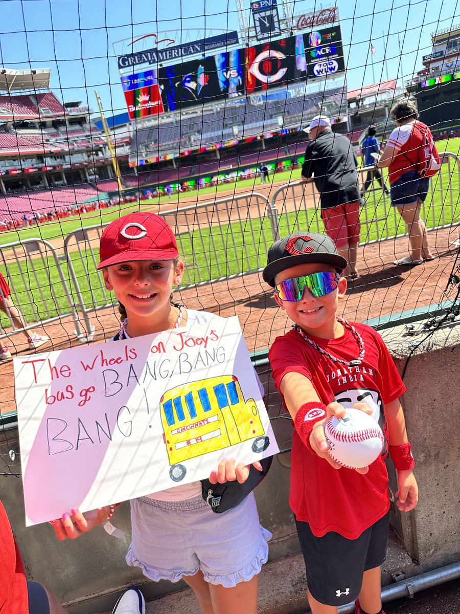 kellygrigson's tweet photo. She’s a big @JoeyVotto fan ⚾️❤️ 

#reds #Cincinnati #joeyvotto #Reds #redlegs #cincy https://t.co/YPTSKKpL6C