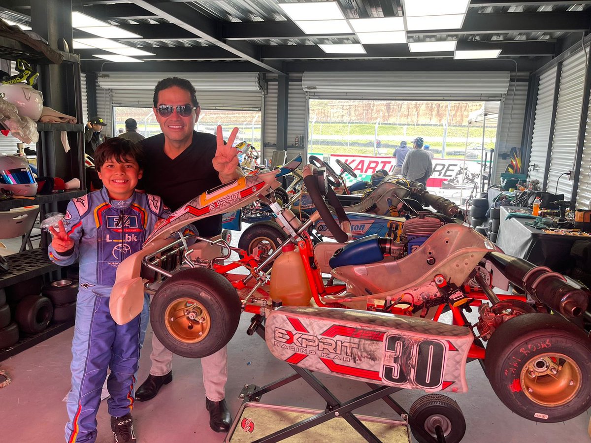 EnriqueVargasdV's tweet photo. Saludando a Paki Rojas Gama, un pequeño y talentoso piloto quien corre esta tarde en el kartódromo de Bosque Real. https://t.co/2fPNFbnUPO