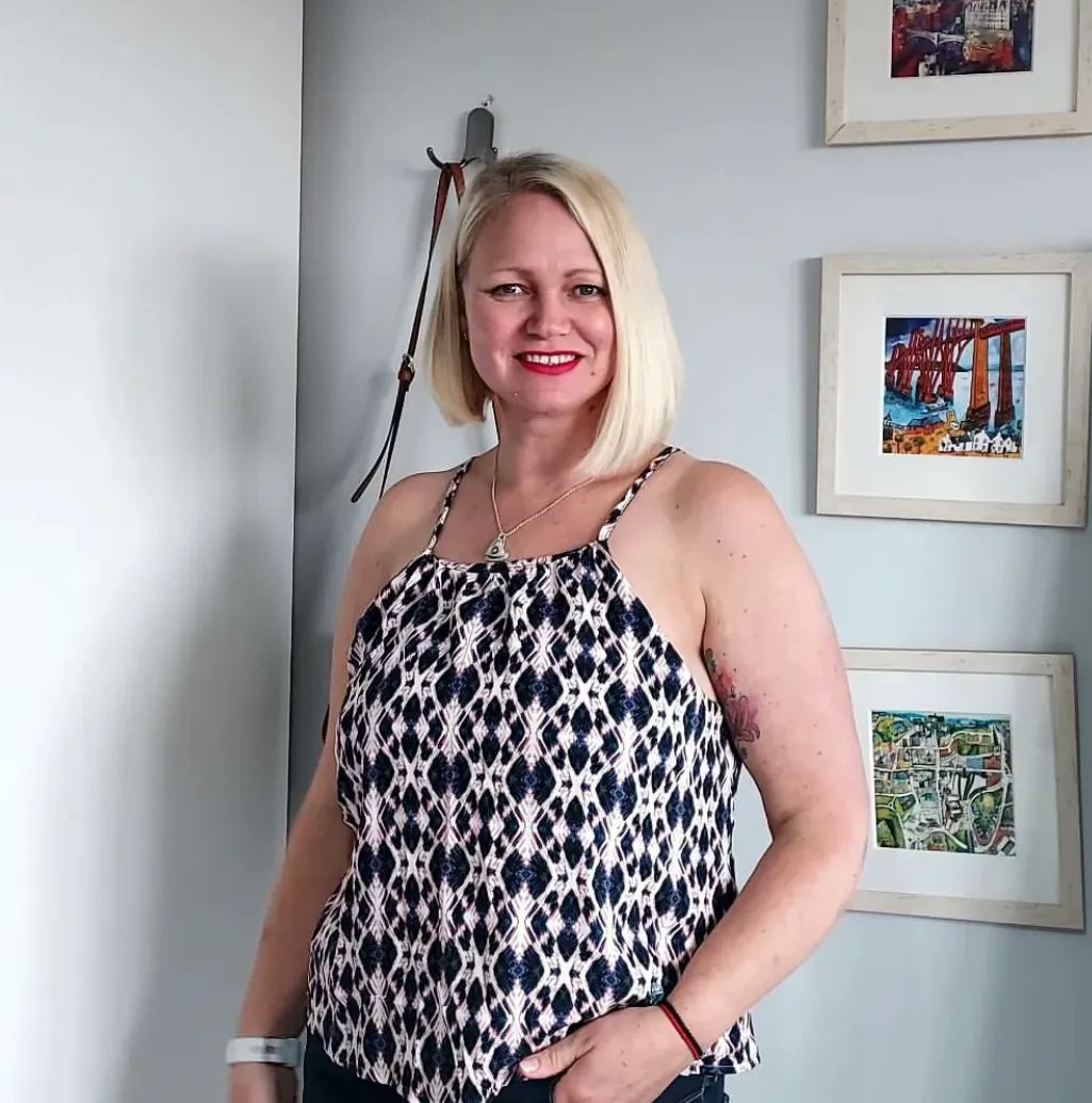 oliverands's tweet photo. What a terrific print on this Enmore Halter Top sewn by @sew_sleep_deprived! Post your own photos of this style and you could win an advance copy of one of our upcoming fall patterns--before everyone else! 

Enmore Halter Dress + Top https://t.co/CdnxYQaFB3 https://t.co/jjthRHCoM7
