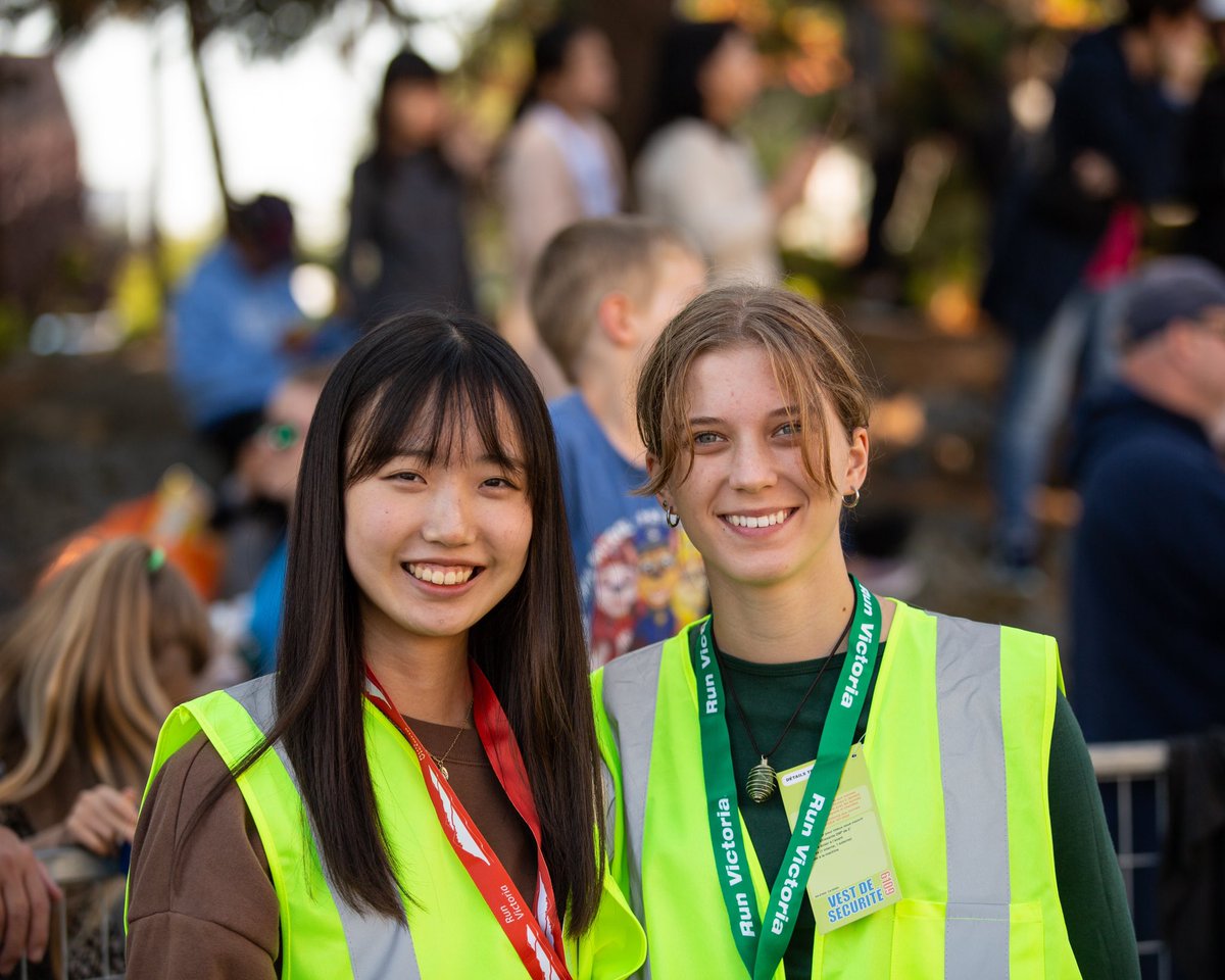 🏃‍♂️ Ready to make a difference? Join us at the Royal Victoria Marathon as a volunteer and be a special part of our event 💛 We have lots of volunteer roles that need filling so please consider joining us! More information can be found here raceroster.com/events/2023/76…