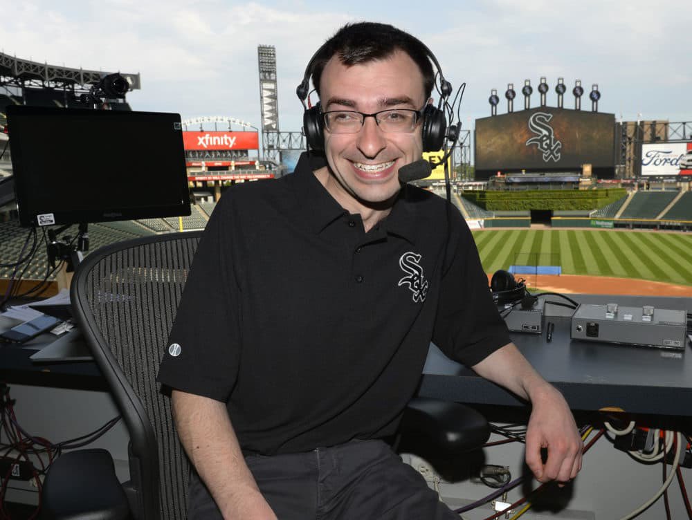 ChiSoxFanMike's tweet photo. This man just announced almost an entire MLB game by himself on the fly with no preparation.

🐐 https://t.co/MmGuKOXBsq