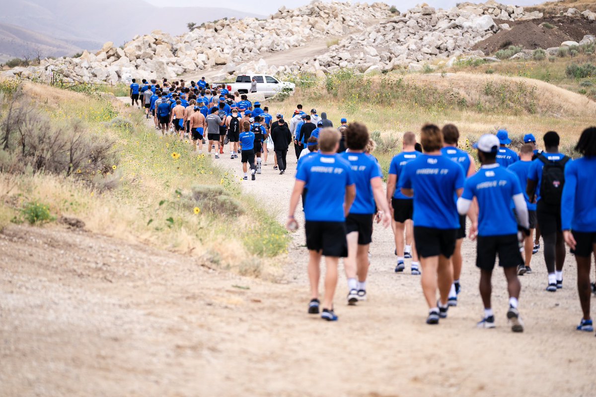 CoachMarshawn's tweet photo. What a great way to end our Fall Camp at Table Rock! ⛰️
#Brotherhood #BleedBlue #FallCamp2023 https://t.co/vgRPBP9Myg