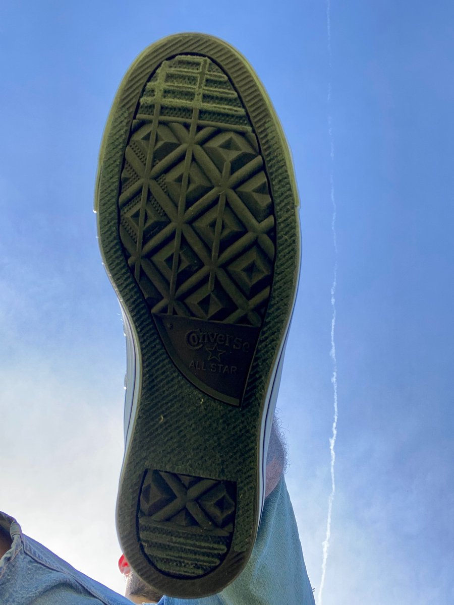 master_converse's tweet image. This is what you see before I step on your face insects 👇🏽