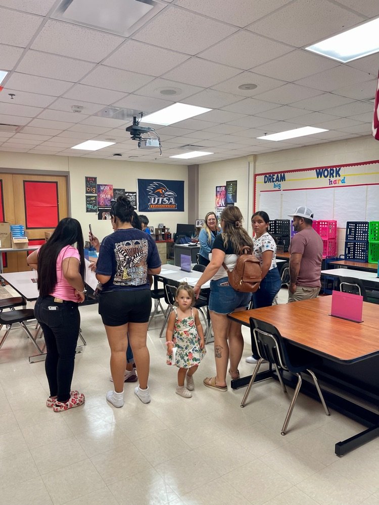 swisd_mcn's tweet photo. We had some very successful days at our meet the teacher events this past week. It was awesome to see all the smiles on our students faces. We’re so excited to open our doors at McNair to our students for another wonderful year. #ChallengerFamily https://t.co/ybq9klJK7V