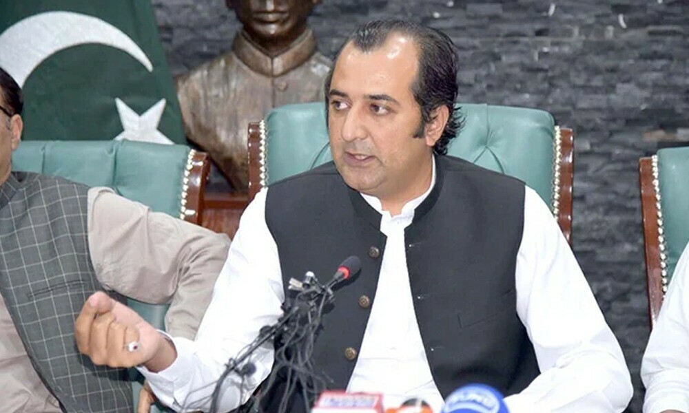 omoelerinjare's tweet image. Dear Justice Haruna Tsamani,

The man below was the chief minister of Pakistan’s Gilgit-Baltistan region who was removed from his position because of a fake university degree submitted in his nomination papers for election in 2022. 

Chief Minister Khalid Khurshid was…