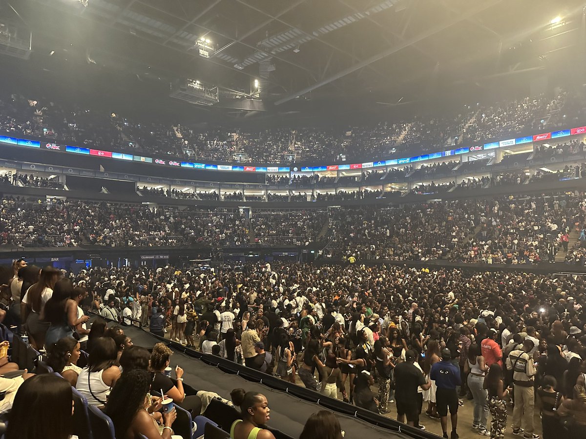 cateriinnaa_'s tweet photo. NO BECAUSE HE REALLY FILLED THIS PLACE UP #AsakeO2 https://t.co/CK5HXLCQl4