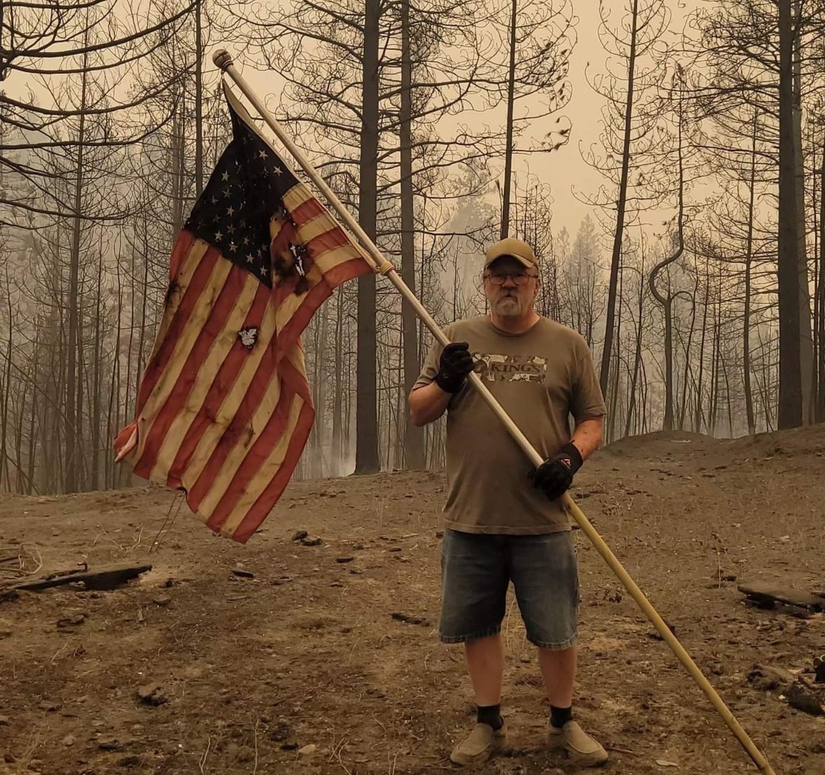 This is Art Dibble. He lost everything, this flag was the only thing left. It was laying on the ground with everything burned around it.#elkfire #OregonRoadFire #wastatefires #wildfires #spokane #SpokaneCounty #spokanefires