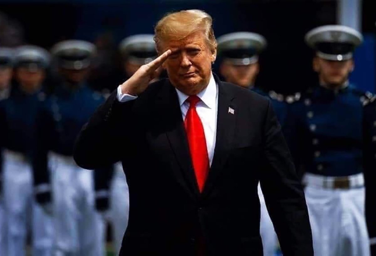 PapiTrumpo's tweet photo. THE REAL COMMANDER IN CHIEF!!! https://t.co/EUTyvNwniC