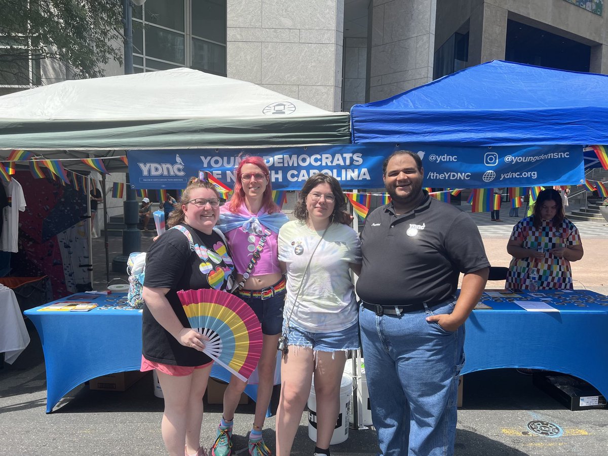 ydnc's tweet photo. From Charlotte with Love 💗🌈 https://t.co/GOsiVXp6Ls