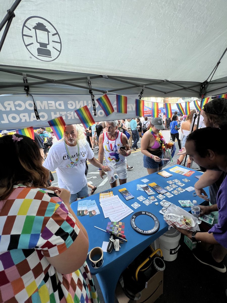 ydnc's tweet photo. From Charlotte with Love 💗🌈 https://t.co/GOsiVXp6Ls