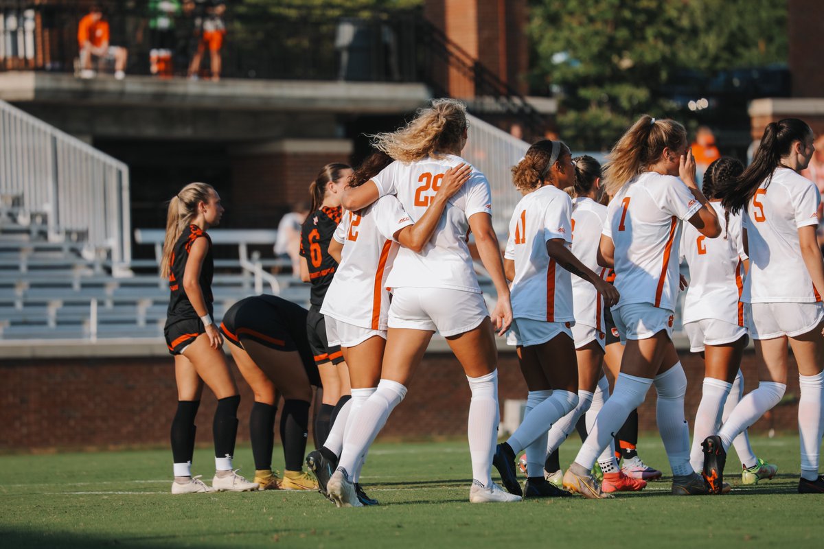 🥺🥺

#NCAASoccer x 📸 <a href="/clemsonwsoccer/">Clemson Women's Soccer</a>