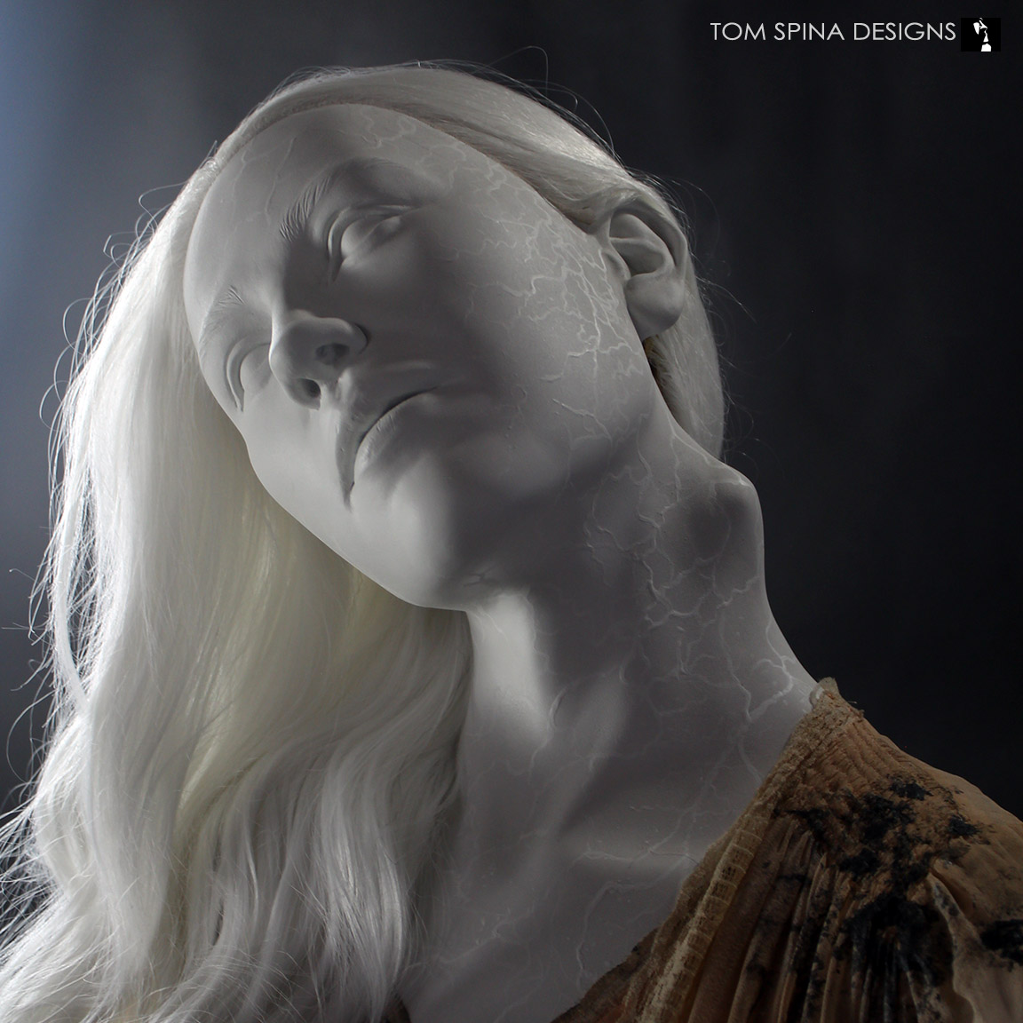 TomSpinaDesigns's tweet photo. When you can't find an off-the-shelf #mannequin to fit your screen-used "Bent Neck Lady" #HauntingOfHillHouse costume dress, you gotta go custom! Find out more about our process: https://t.co/Yau4Fyd73Q
#TomSpinaDesigns #custommannequin #movieprops #costumedisplay https://t.co/YJddgmJgsx
