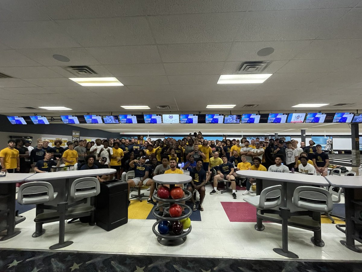 SienaHeightsFB's tweet photo. Break from the field but keeping the competition going…. 

Thank you to Lenawee Rec for having us out for a few fun hours of bowling 🎳 

#ONE💛💙 #JoinTheHunt https://t.co/bvZKXMQR5C