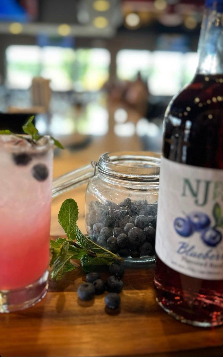 MuddyRunSpirits's tweet photo. The new unofficial cocktail of the Jersey Shore......
#JerseyShore #jerseyshorelocal #Jersey #pinetaverndistillery #craftdistillery #firstnjfarmdistillery #bluberry #blueberryrum https://t.co/JHqdVNRx2H https://t.co/7BcvKOStMH