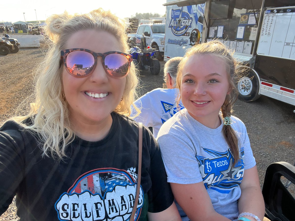 it’s a beautiful night for racing 🏁 <a href="/ASCoC/">Amiyah Scocca</a> <a href="/theselinsgrove/">The Selinsgrove Speedway</a> <a href="/IsabellePecht/">Isabelle Pecht</a>