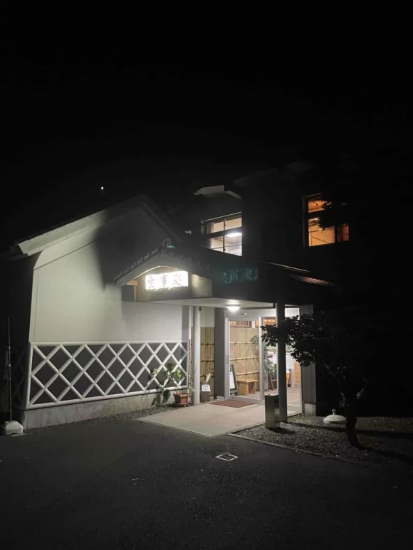 shinayan's tweet photo. 夏の終わりの夜の露天がサイコーだった件 https://t.co/mvNkoy0exY https://t.co/WhTSk3Io35