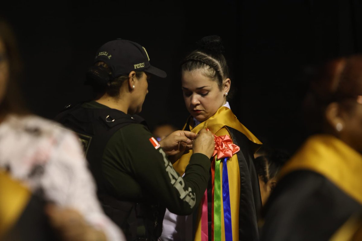 MinjusDH_Peru's tweet photo. "Cuando intervenimos con el arte y la música permitimos que las y los internos se resocialicen para que no vuelvan a un establecimiento penitenciario", indicó el ministro sobre los integrantes del Programa #Orquestando del @INPEgob. https://t.co/sZKdawtGve