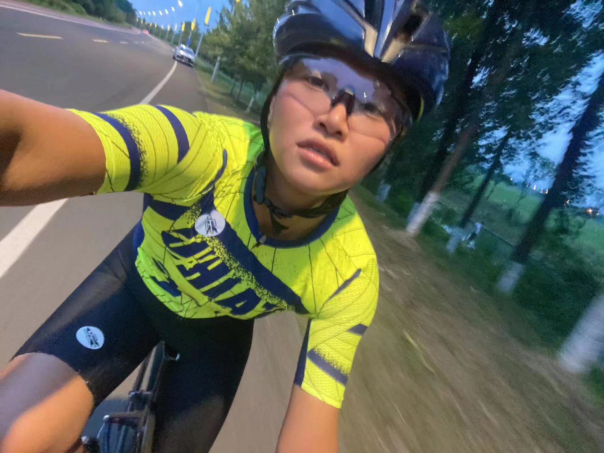 rocketscisports's tweet photo. Speeding into Monday like... π How do you balance the work week and training? Do you prefer early morning sessions or nighttime ones? #makingitfit #rocketsciencesports #racewithattitude https://t.co/3KWuy0uuuV