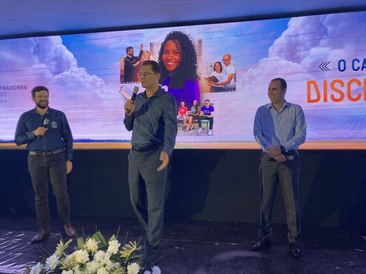 Acompanhado pelo <a href="/prdavifranca/">Davi França</a> e Wilian Ferreira, o pastor Moisés Silva, declara aberto o concílio #ocaminhododiscipulado.