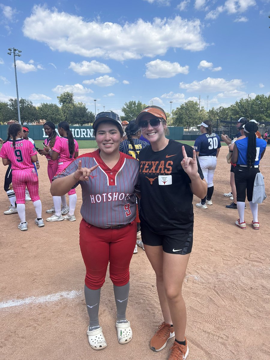 Thank you to <a href="/TexasSoftball/">Texas Softball</a> for an amazing camp learned and got lots of feedback! Thank you for having me would definitely attend more