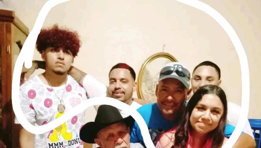 #Desaparecidos
Nuevamente en #LagosdeMoreno se reporta una desaparición de cinco hermanos: Melissa (22 años)? Ángel (25), Ricardo (23), Miguel (19) y Armando (20), todos de la familia Macías Noriega.  Salieron de San Isidro a Los Puestos, el 19 de agosto de 2023, nunca llegaron.