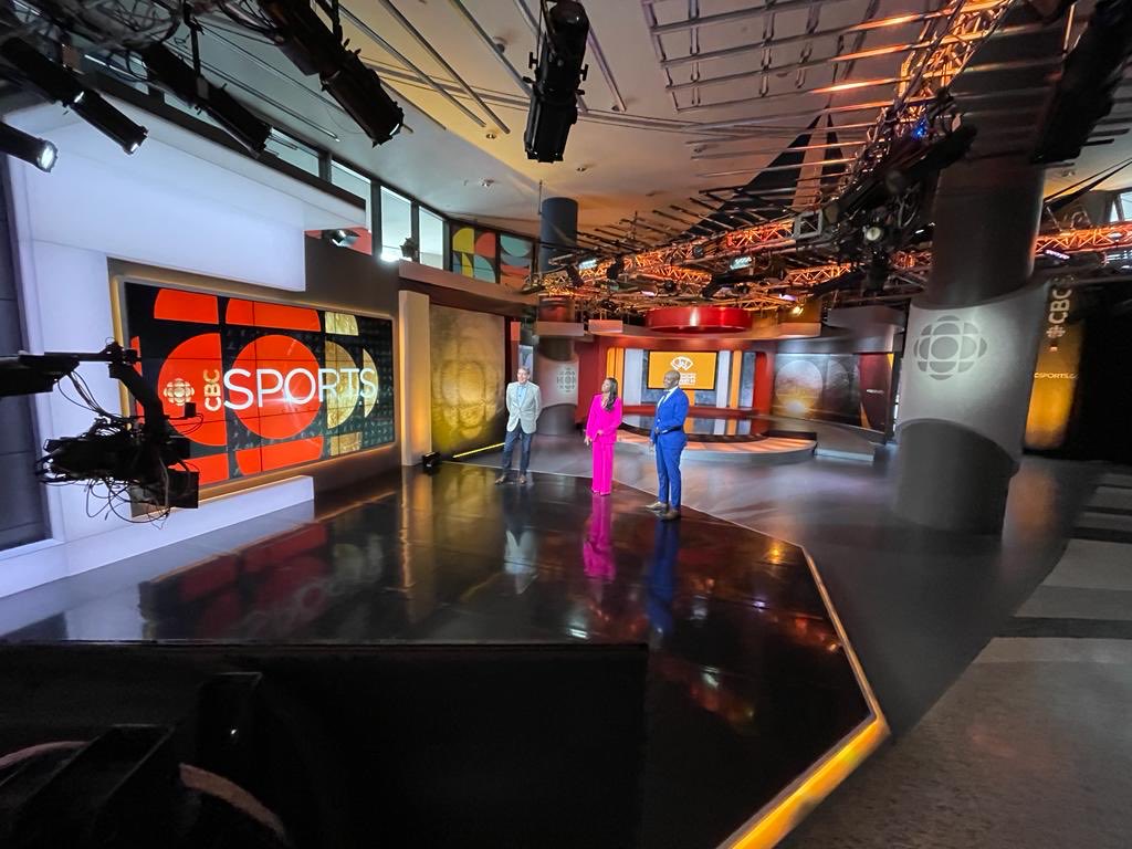 donovanbailey's tweet photo. Analyzing an electric 100m win by @LylesNoah at the #WorldAthleticsChamps. Welcome to the club champ.
#THEChamp
#UNDISPUTED
#RunningThingsPodcast https://t.co/hVzNf2OQOD