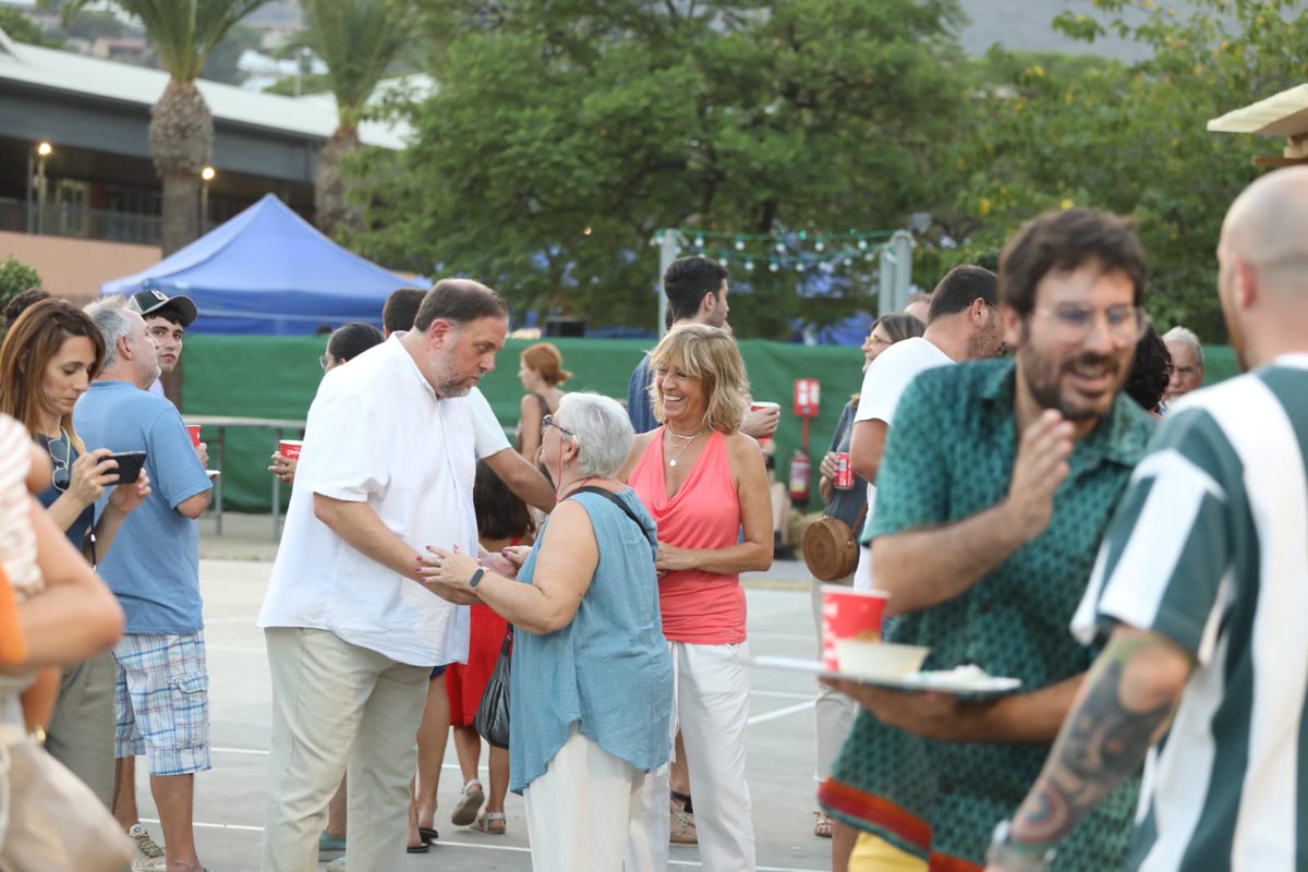 ERCCabrils's tweet photo. Avui l'Oriol @junqueras ha visitat #Cabrils i ens ha acompanyat al concert suau i ha conegut, de primera mà, la Mostra Gastronòmica. 

La realitat, com sempre, és molt diferent al que alguns volen fer creure a les xarxes. T'esperem l'any que ve, Oriol!

#FMSH23 https://t.co/w3qxUTEczt