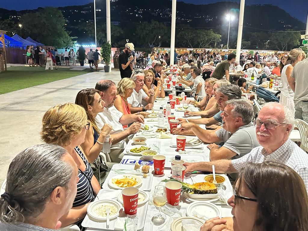 ERCCabrils's tweet photo. Avui l'Oriol @junqueras ha visitat #Cabrils i ens ha acompanyat al concert suau i ha conegut, de primera mà, la Mostra Gastronòmica. 

La realitat, com sempre, és molt diferent al que alguns volen fer creure a les xarxes. T'esperem l'any que ve, Oriol!

#FMSH23 https://t.co/w3qxUTEczt