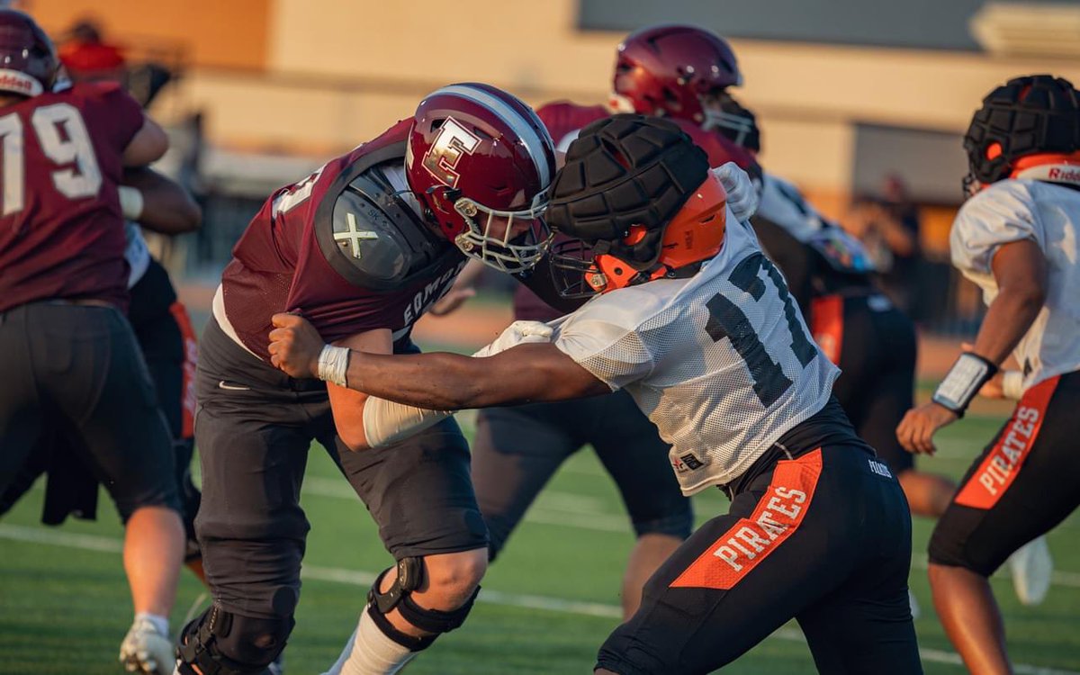 lairdwilliamsOK's tweet photo. Scrimmage season complete.  Had some good. Had some areas to improve. Time for Week #0!  #Dogs #70RT #sophseason https://t.co/LDbvBhXOkl