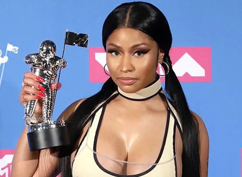 ISLANDBOYY11's tweet photo. it was her and the barbz against the world https://t.co/QWkxNxgDhW