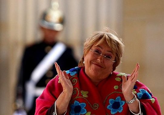 joseantoniokast's tweet photo. Michelle Bachelet se pasea por entrevistas contestando las preguntas que quiere y omitiendo su responsabilidad en las eventuales irregularidades de su fundación Horizonte Ciudadano. 

Lo que verdaderamente daña la democracia es la corrupción y la ex Presidenta sabe harto de eso. https://t.co/q9dry9fMn4