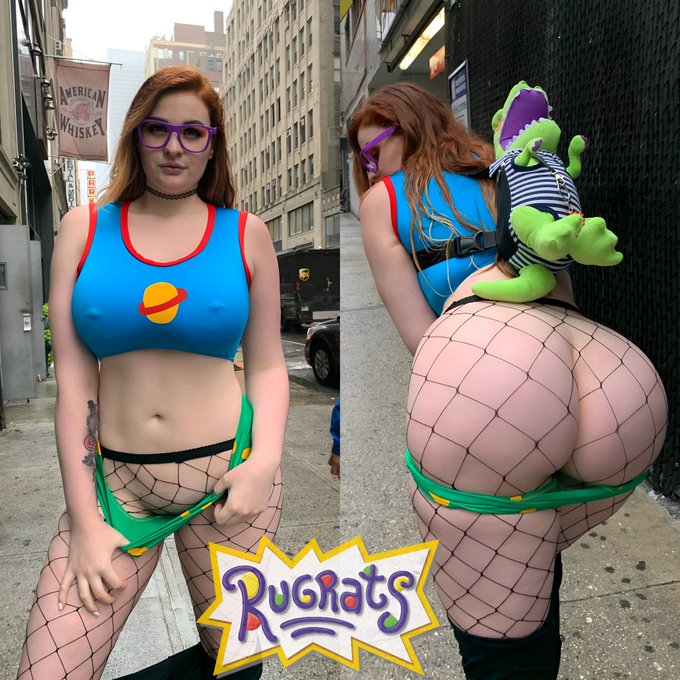 1 pic. Lil 19 year old me at NYCC ... I think I've always been an exhibitionist ? https://t.co/STnlg