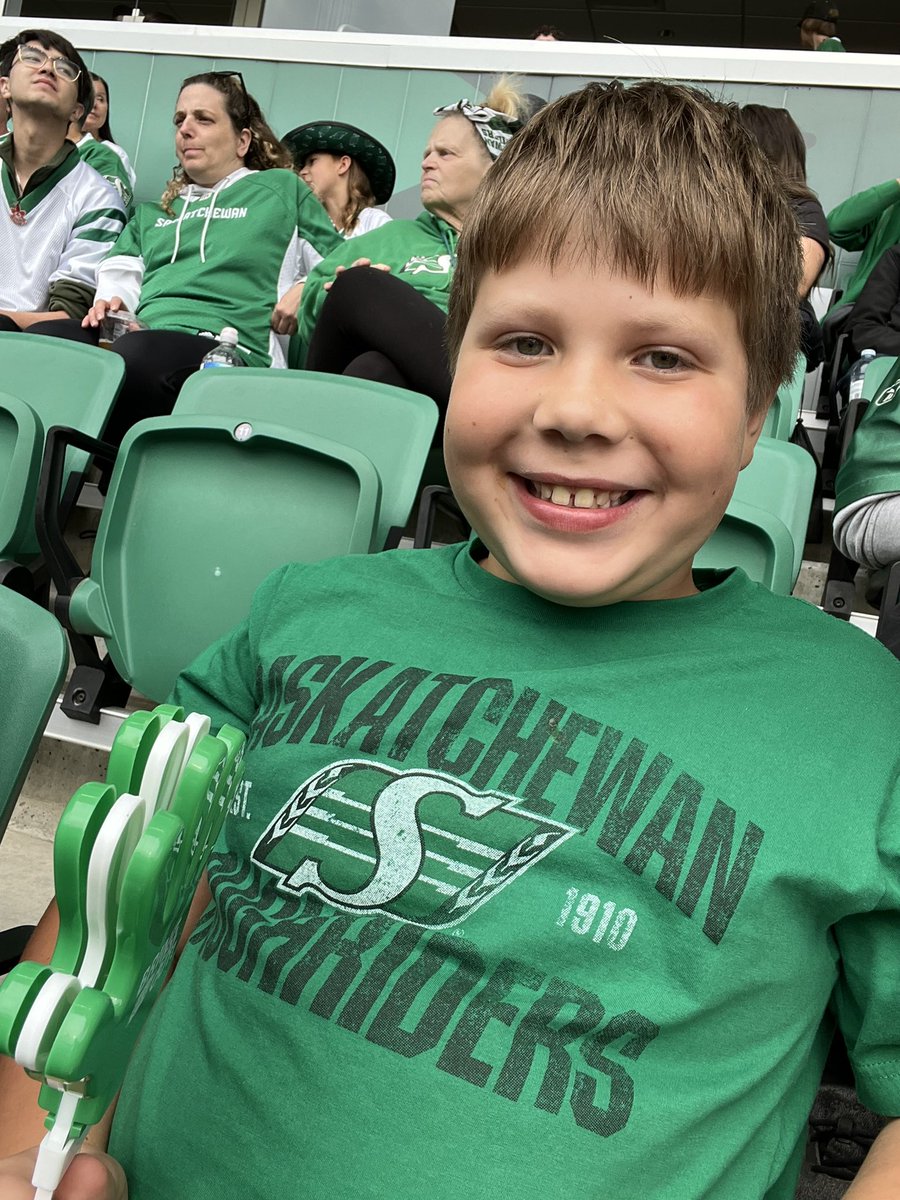 Stads55's tweet image. First Rider game! Go green! @sskroughriders #RIDERSlive
